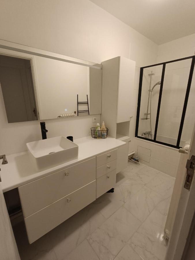 Chelles Centre Ville 2 Chambres Pres Des Bords De Marne 10 Minutes A Pieds De La Gare De Chelles-Gournay 5 Minutes De La Gare De Vaires-Sur-Marne 20 Minutes De Disneyland Jusqu'A 5 Couchages Possibles Екстериор снимка